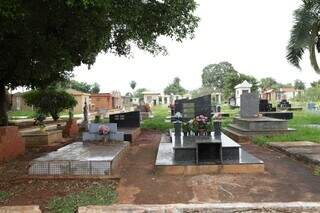Lotações afetam todos os cemitérios públicos (Foto: Kisie Ainoã)