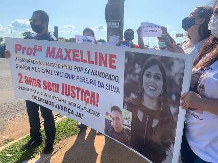 Família de professora morta por ex-guarda protesta pedindo celeridade à Justiça
