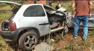 Carro com placa de Dourados ficou destruído em acidente em Pedro Juan (Foto/Divulgação)
