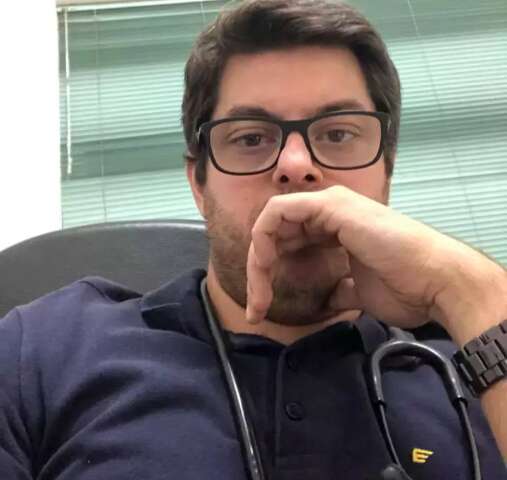 M&eacute;dico &eacute; internado em estado grave ap&oacute;s ser agredido e bater a cabe&ccedil;a na cal&ccedil;ada