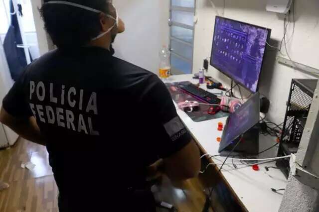 PF apreende computadores e tablets usados para disseminar pornografia  infantil
