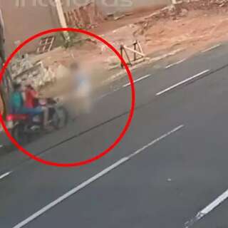 Vídeo mostra ex-secretária estadual de Educação sendo atropelada por moto