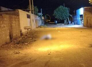 Rua onde dupla tentou assaltar taxista e um deles foi morto pela vítima (Foto: Cido Costa)