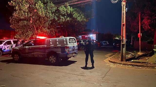 Mulher &eacute; baleada e atirador morre em fogo cruzado 