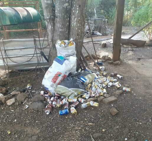 Lixo &agrave;s margens do rio Mimoso rende multa de R$ 10 mil a propriet&aacute;rio rural