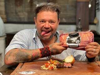 Richard Rasmussen exibe a Carne a Pasto, disponível nas lojas da rede Big Beef (Foto: Divulgação)