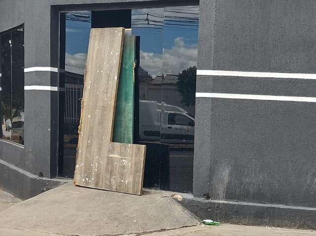 Tiroteio em tabacaria assustou vizinhan&ccedil;a: &ldquo;Foi uma gritaria e um corre-corre&rdquo; 
