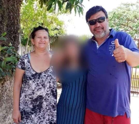 Casal &eacute; morto a facadas e pauladas por dupla que invadiu casa