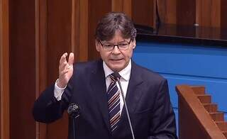 Deputado estadual Paulo Duarte (MDB) durante discurso na tribuna nesta terça-feira (22). (Foto: Reprodução)