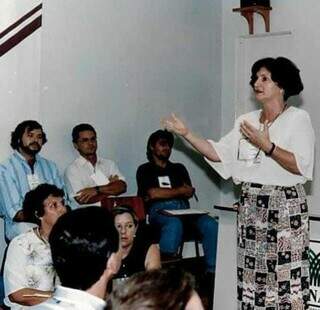 Leocádia durante seminário na UEMS - professora e ex-secretária dedicou vida à educação sul-mato-grossense. (Foto: Arquivo Pessoal)