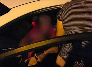 Cidadão paraguaio foi executado dentro do carro em Ponta Porã nesta noite (Foto: Direto das Ruas)