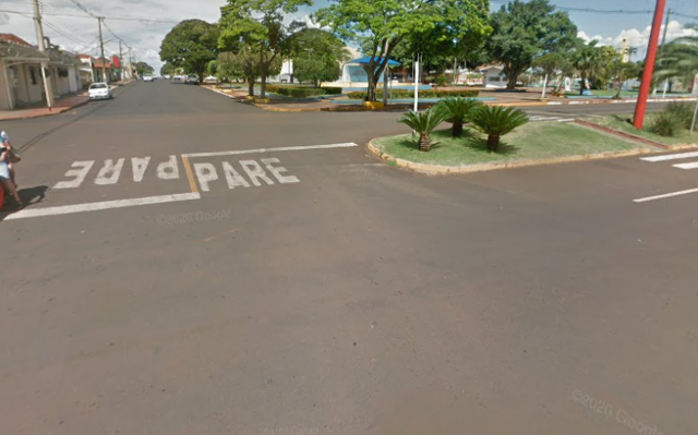Idoso morre horas ap&oacute;s ser atingido por caminhonete 