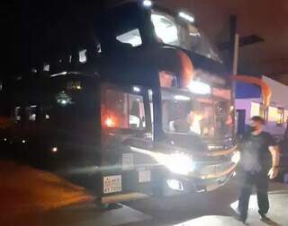Ônibus com bolivianos entrou ilegalmente em Corumbá. (Divulgação/PF)