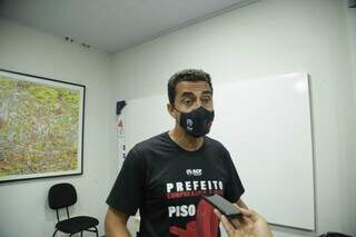 Preofessor Lucílio Nobre, do Sindicato dos Professores de Campo Grande. (Foto: Kísie Ainoã)