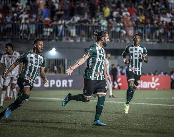 Coritiba garante vaga na 2&ordf; fase com goleada de 5 a 2 sobre o Bahia de Feira