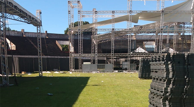 Comer&aacute;rio &eacute; adiado ap&oacute;s p&uacute;blico do &quot;Buteco&quot; estragar gramado do Moren&atilde;o 