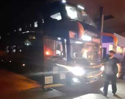 PF flagra ônibus com 51 bolivianos ilegais que seguiam para São Paulo
