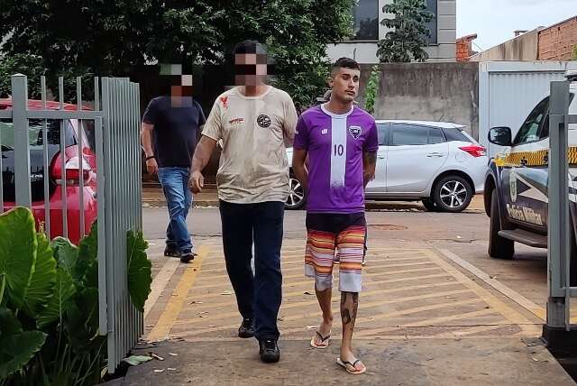 Comparsa de assaltante morto a facadas por taxista &eacute; preso 