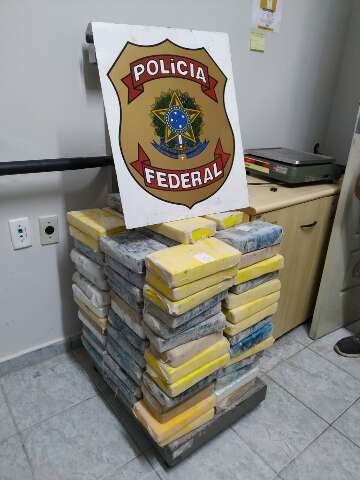 Caminhoneiro &eacute; preso pela Pol&iacute;cia Federal com 148 quilos de coca&iacute;na 