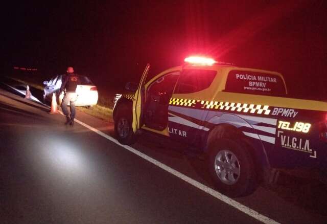 PM prende motorista b&ecirc;bado dormindo em carro com som no m&aacute;ximo  