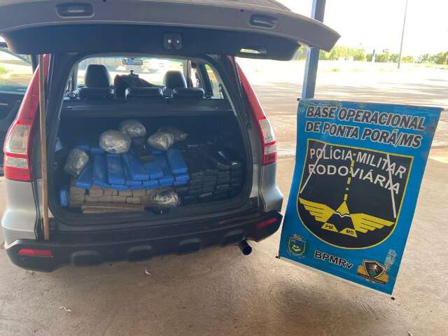 Em carro roubado, traficante &eacute; preso com mais meio milh&atilde;o de reais em drogas 