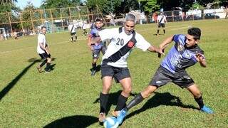 Atletas durante competição de futebol society. (Foto: Divulgação | Funesp)