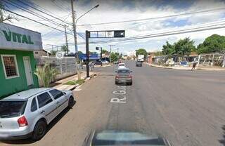 Cruzamento da Rua Guia Lopes com a Avenida Salgado Filho, no bairro Amambaí. (Foto: Google Street View)
