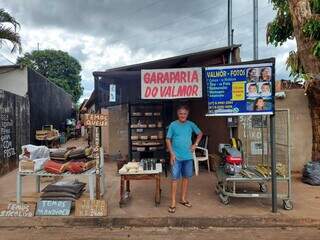 Valmor Rodrigues Antônio, de 60 anos, abriu comércio após casa ser destruída. (Foto: Aletheya Alves)