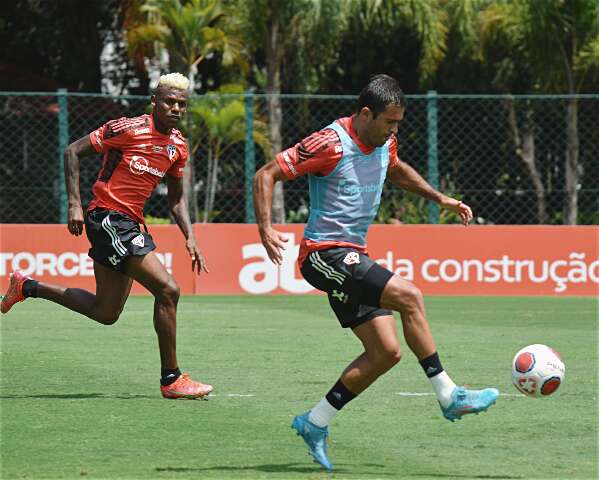 Pelo Campeonato Paulista, S&atilde;o Paulo joga hoje contra o &Aacute;gua Santa