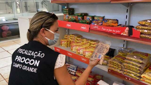 Procon Campo Grande autua 24 conveni&ecirc;ncias por venda de alimentos vencidos