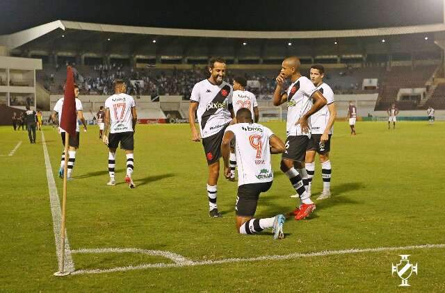 Raniel marca e Vasco derrota Ferrovi&aacute;ria para avan&ccedil;ar