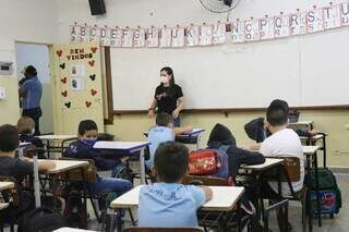 Alunos voltam às aulas na escola Brígida Ferraz Foss, na Vila Jacy. (Foto: Paulo Francis)