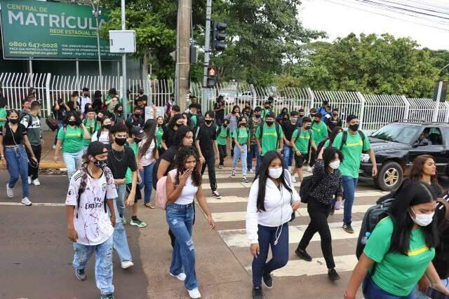 Rede estadual pode escalonar sa&iacute;da dos alunos