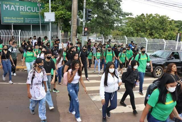 Retomada das aulas traz de volta &ldquo;rotina do caos&rdquo; na Joaquim Murtinho