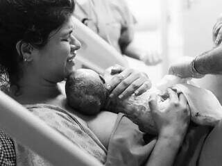 Minutos após o parto de Caetano, o segundo filho. (Foto: Arquivo Pessoal)