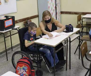 Aos 8 anos, Umberto luta contra o c&acirc;ncer e traduz o recome&ccedil;ar na volta &agrave;s aulas