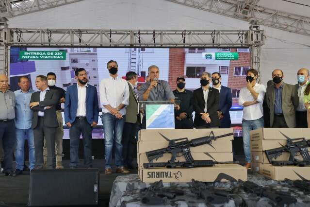 Governador entrega 237 viaturas e 115 fuzis para for&ccedil;as de seguran&ccedil;a de MS