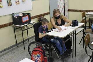 Aos 8 anos, Umberto luta contra o c&acirc;ncer e traduz o recome&ccedil;ar na volta &agrave;s aulas