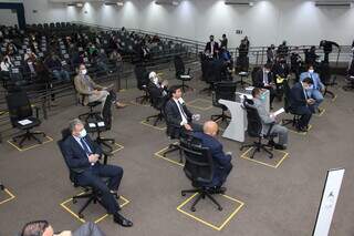 C&acirc;mara retoma expediente e sess&otilde;es presenciais nesta quinta-feira