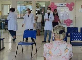 De palestras a exames: unidades de sa&uacute;de t&ecirc;m agenda especial para mulheres 