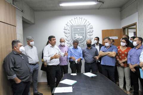 Reinaldo e Riedel autorizam reforma de hospital e recapeamento em Porto Murtinho