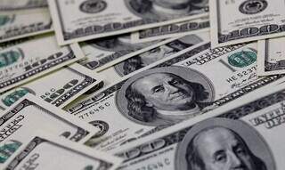 O dólar comercial encerrou esta sexta-feira (4) vendido a R$ 5,078, com alta de R$ 0,05 (+1%). (Foto: Reuters)