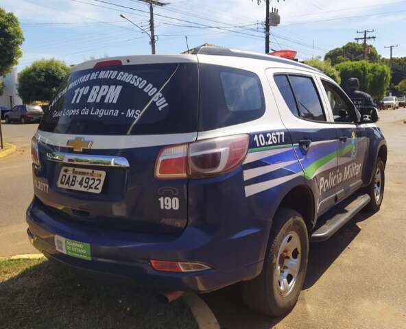 Homem foge ap&oacute;s amea&ccedil;ar esposa de morte e trocar tiros com policiais