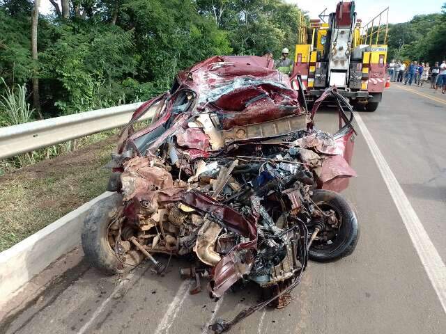 Homem que morreu prensado ap&oacute;s bater em carreta tinha 63 anos