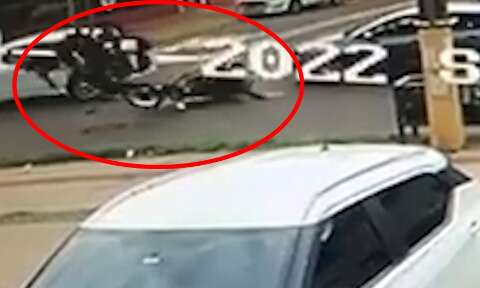 Acidente entre motociclistas evidencia imprudência e comerciante pede lombada
