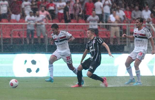 Em casa, S&atilde;o Paulo vence Corinthians por 1 a 0