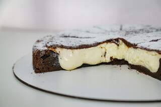 Torta Raffaello é uma das sobremesas vendidas no estabelecimento. (Foto: Kisíe Ainoã)