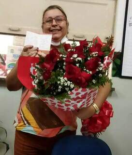 No começo do mês, Katiane recebeu flores do marido. (Foto: Arquivo pessoal)