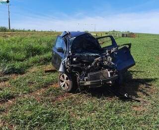 Jovem de 27 anos morre ap&oacute;s carro colidir em traseira de caminh&atilde;o na MS-160 