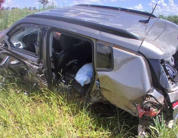 Colis&atilde;o frontal envolvendo tr&ecirc;s ve&iacute;culos deixa sete feridos na BR-267